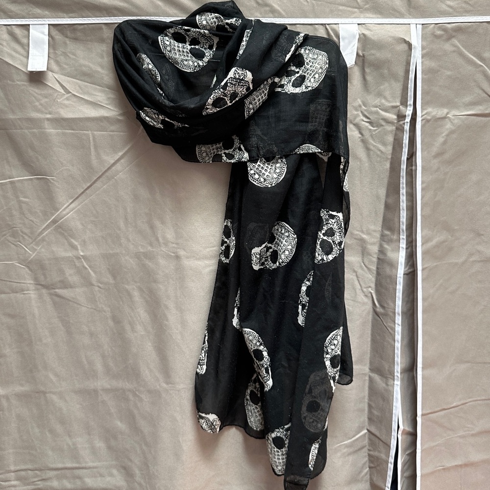 URBAN OUTFITTERS | Skull Scarf